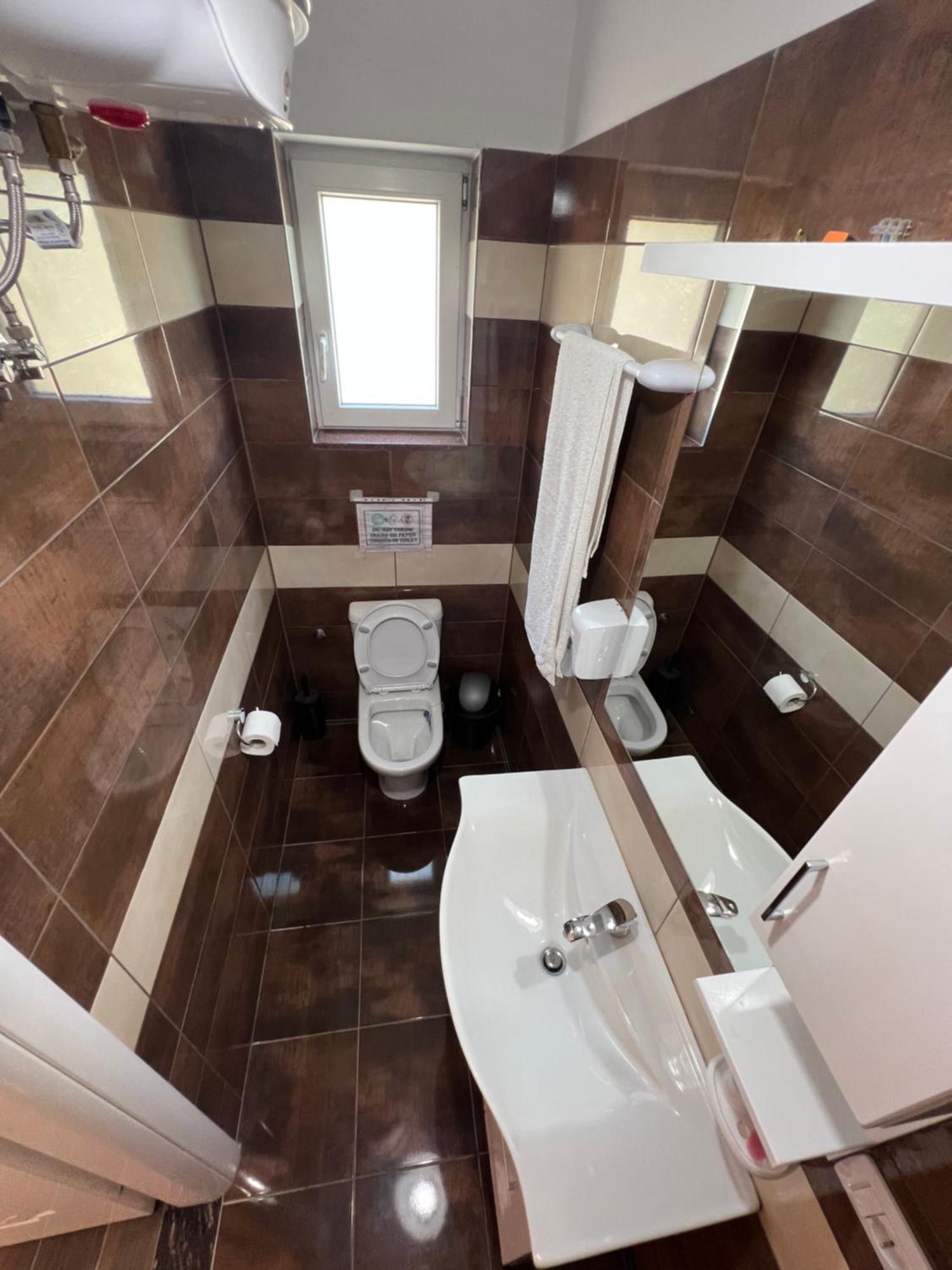 Adriatik Guesthouse Пермети Экстерьер фото